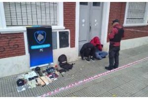 Flores:Detuvieron a dos delincuentes que asaltaron a una mujer