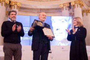 Legislatura:Brindò un homenaje a Gino Bogani, por sus trayectoria