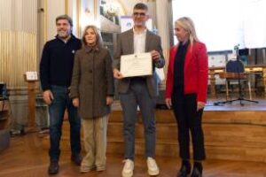 Legislatura:Reconocimiento a Elio Kapszuk ,director de arte de AMIA