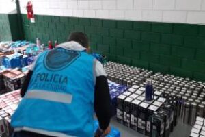 Ciudad:Secuestraron 2.300 termos tóxicos para la salud