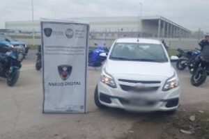 Villa Celina:Recuperan un auto robado y detienen a su conductor