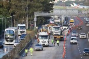 Cierran Avenida Cantilo por la rotura de un caño de agua de AYSA