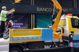 Ciudad:Cancela la preadjudicaciòn,por el sistema de grúas y acarreo