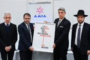 En la ciudad:Visita del presidente de la Corte a la AMIA