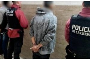 Parque Chacabuco:Tres detenidos por roba? y golpear