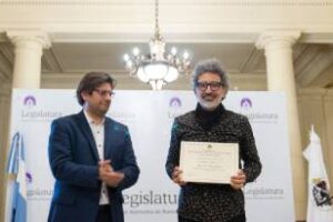 Ciudad:El Palacio legislativo homenajeó a Max Aguirre