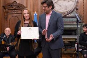 El Palacio Legislativo destacó a la cantante Nadiah Demarco
