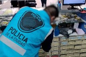 En el barrio Balvanera:Inspeccionan locales de telefonía celular