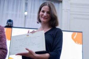 La legislatura homenajeo a la escritora Ana Laura Desimone.