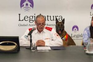 La legislatura:Destaco el trabajo de la labor de la Escuela Canina