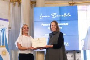Laura Buccellato recibió la distinción como Personalidad Destacada