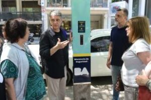 Ciudad:Puntos Seguros en calles y plazas para llamar a la Policía