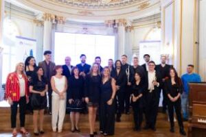 La legislatura porteña:Distinguio a la compañía «Galalírica Show»