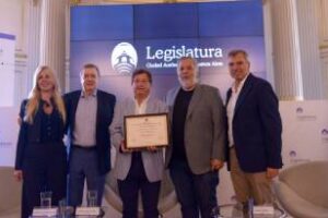 Legislatura declaró Personalidad Destacada al ex piloto Miguel Guerra