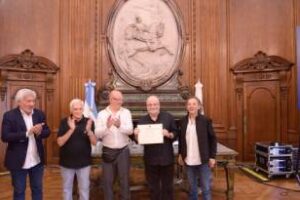 Legislatura porteña:Distinguió la obra teatral «El Debate»