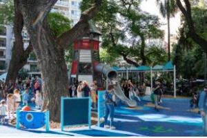 Nuevo espacio del patio de juegos de Plaza Sobral,temático e innovador