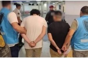 Expulsaron a dos colombianos que entraron a robar a un edificio