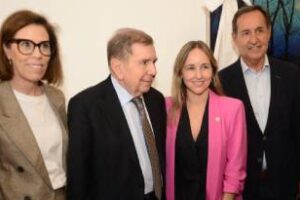 La Ciudad:Declaró visitante ilustre al presidente electo venezolano