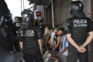 Hinchas de Huracán:Dura sanción,por generar disturbios en el clásico