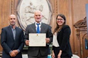 Ciudad:Declaran de interés un libro sobre Derecho Administrativo