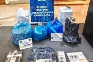 Desarticulan banda que vendía plantillas ortopédicas ilegales