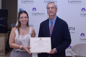 El Cuerpo Legislativo distinguió al director musical Gustavo Leone