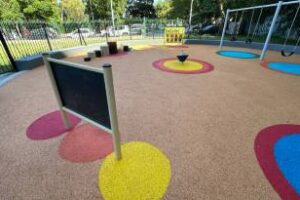 Ciudad:Se Renovo el patio de juegos en la Plazoleta Santos Dumont