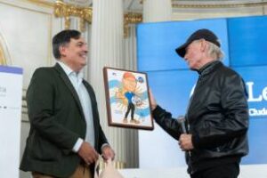 Ciudad:Fue declarado Personalidad Destacada Fernando Signorini