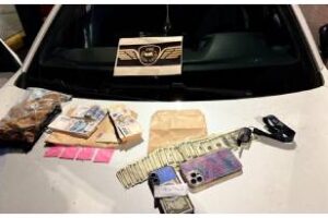 Ciudad:Detienen a una pareja con 750 gramos de éxtasis y 2.900 dólare