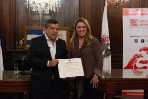 Ciudad:Distinguió a BIENALSUR y a la Asociación Señas de la Comunicación