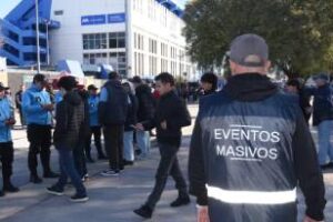 Los Pumas-All Blacks un detenido en primer control de admisión
