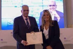 Legislatura:Personalidad Destacada al periodista deportivo Eduardo Ruiz