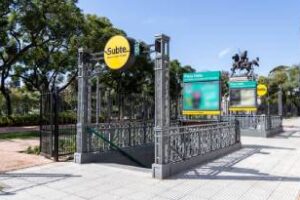 Por tres meses cerrará la estación Plaza Italia por obras