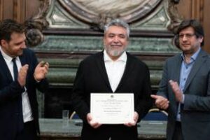 Ciudad:Personalidades Destacadas:Al escritor Cristian Alarcón