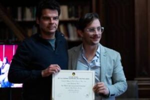 La Legislatura distinguió al libro “Hackea tu cerebro,neurociencia