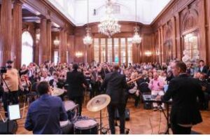 Distinción al grupo Los Náufragos,por su trayectoria