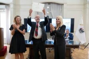 Ciudad:Distinciòn al instructor de buceo, Guillermo Carlos Ghiotto