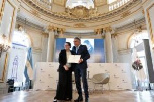 Personalidad Destacada:El fotógrafo presidencial Víctor Hugo Bugge