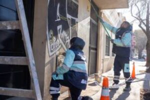 La Ciudad sigue recuperando frentes de inmuebles vandalizados