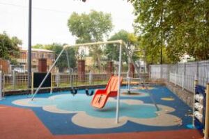 Comuna 11:Plazoleta Elena de Roffo, revitalizado en espacio verde