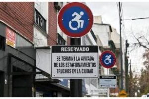 Ciudad suspenderá licencias quien tenga carteles falsos de discapacidad