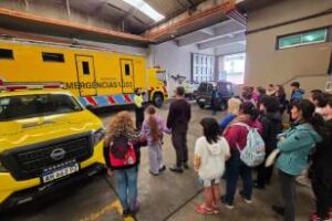 Defensa Civil recibió a niños y familias en la base operativa