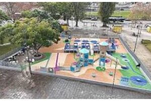 Nuevos juegos en Plaza Constitución y renueva su sector